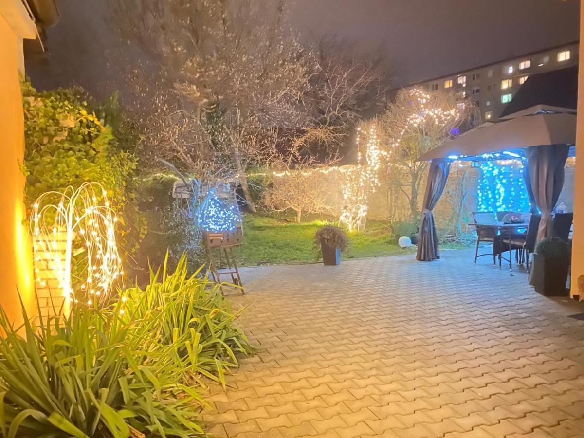 הוילה Alia House With Garden In Piestany מראה חיצוני תמונה