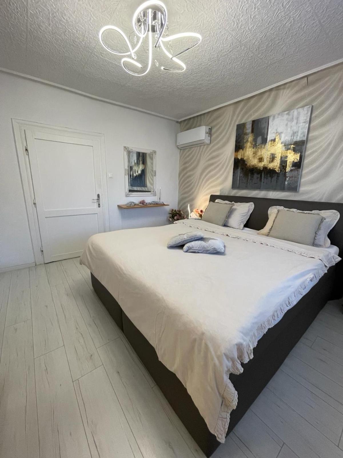 הוילה Alia House With Garden In Piestany מראה חיצוני תמונה